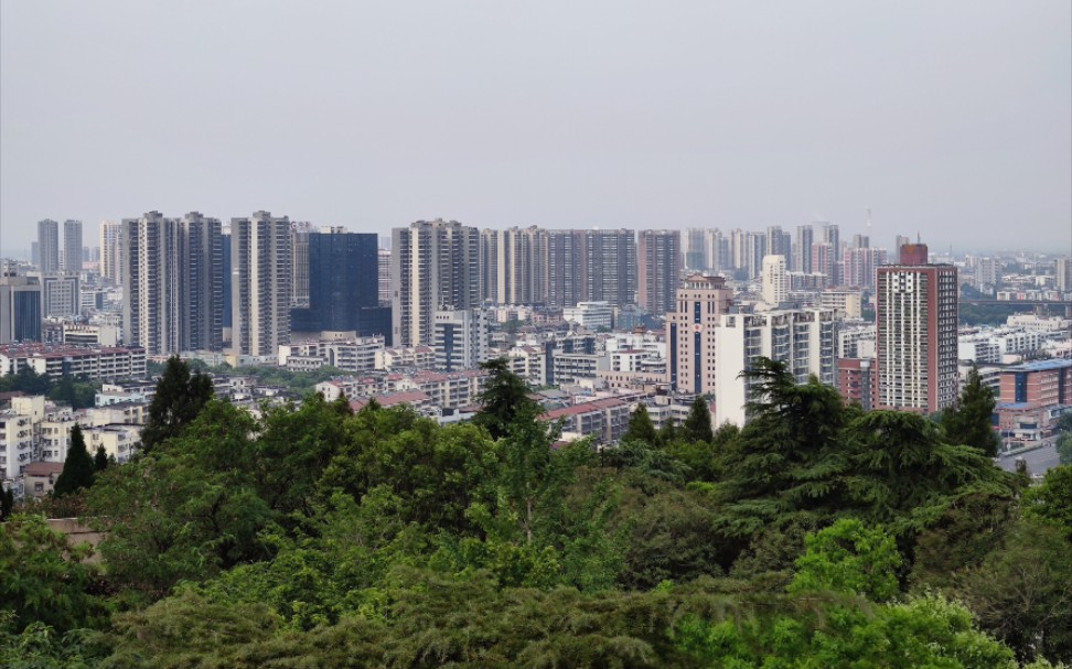 象山景區嵐光閣視角俯瞰荊門城區